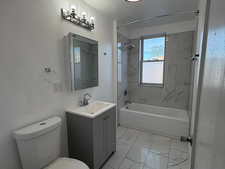 704 W Garfield Blvd #2 — Photo 6