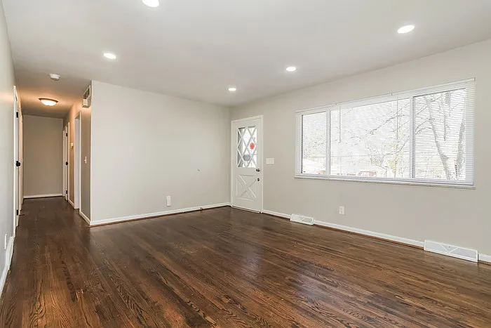 3667 Lakewood Dr — Photo 4