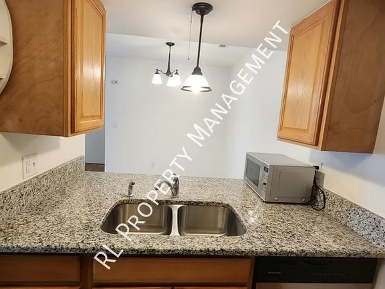 1055 Merrimar Cir N #E — Photo 8