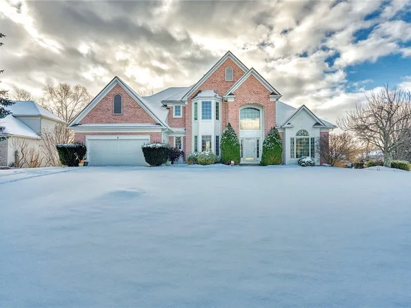 5 Ceramar Dr, Penfield, NY 14526