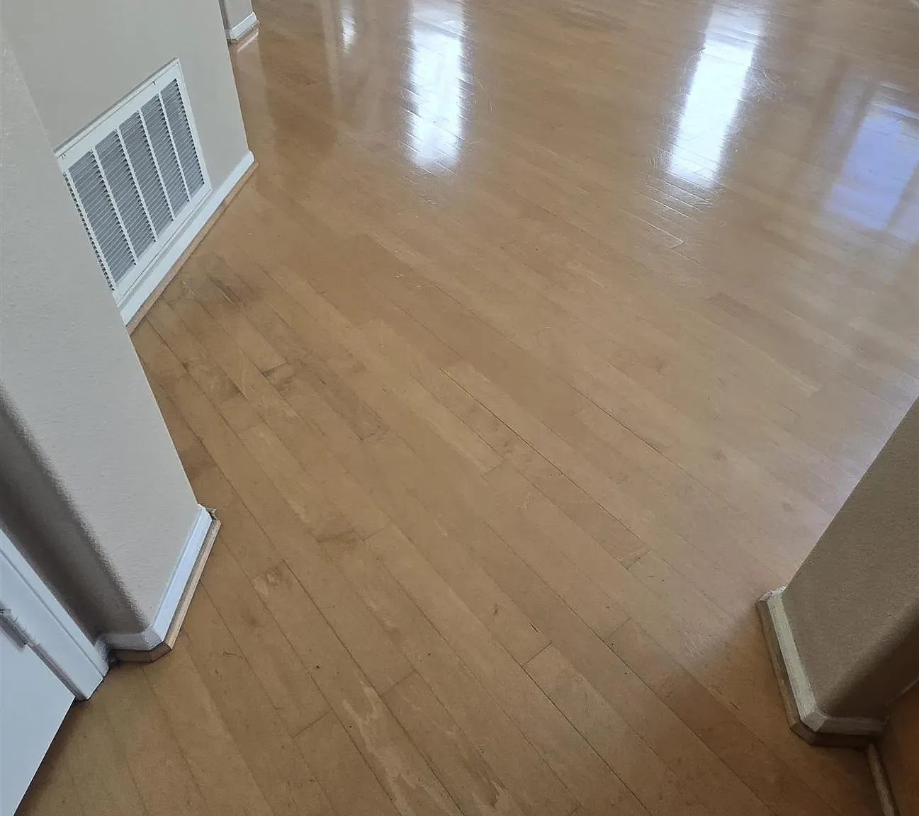 3 bed, 3.0 bath, 2092 sqft, $4,600 — Photo 4