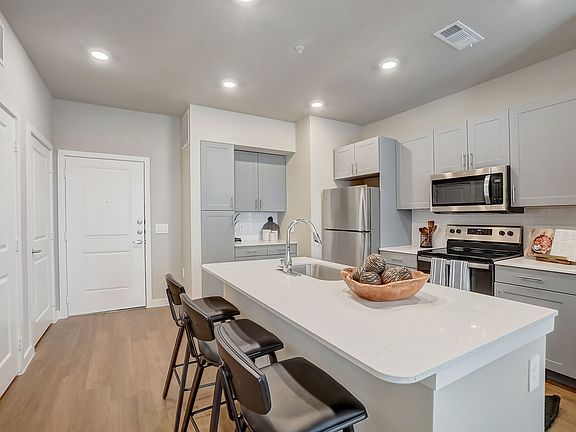 4th image of 1325 Choate Pkwy #1216