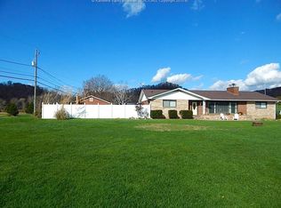 116 Bridge St, Winfield, WV 25213