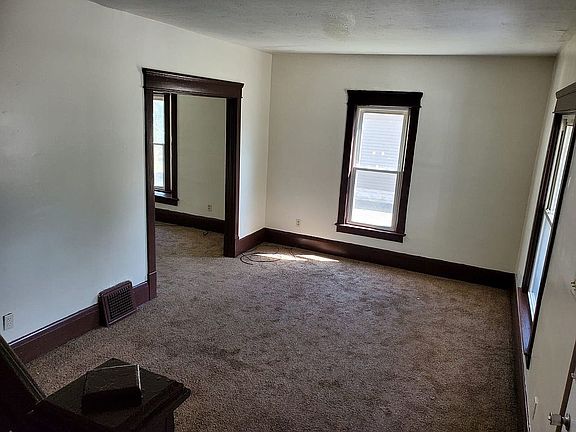 5th image of 521 Van Buren Ave