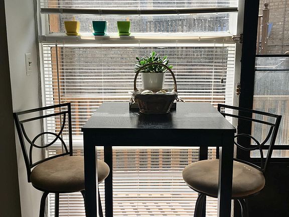 3rd image of 1916 N Lincoln Park W APT 4S