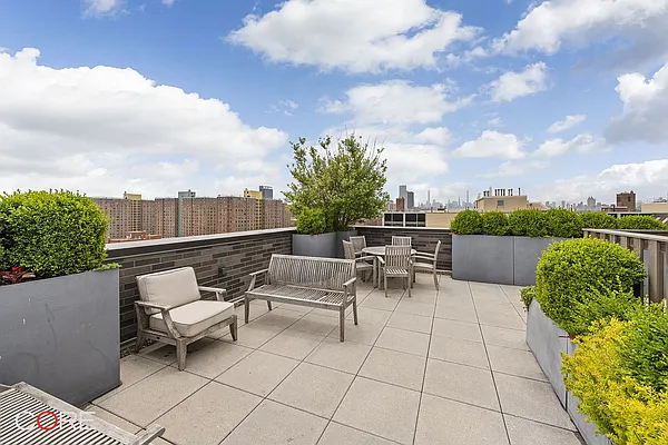 Rented by CORE | media 17