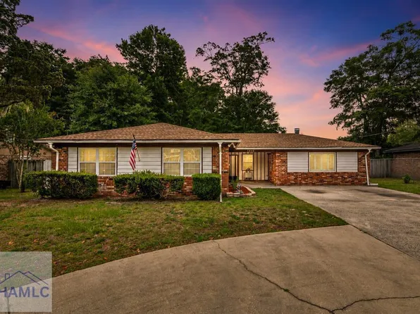 1046 Live Oak Dr, Hinesville, GA 31313