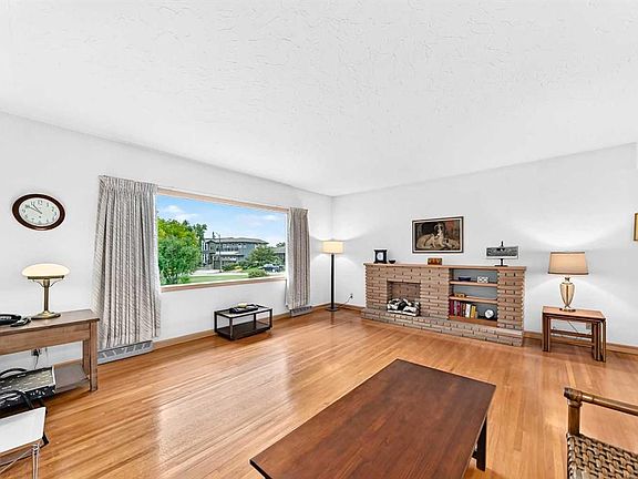 4th image of 14 SE Carnarvon Way NW