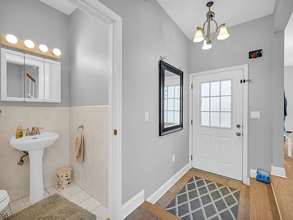 4th image of 48 Main Ave