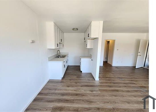 4th image of 912 W 69th St #6