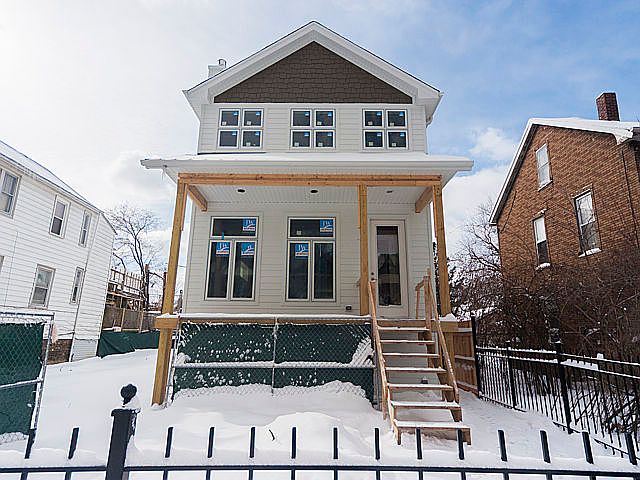 1st image of 2424 N Artesian Ave