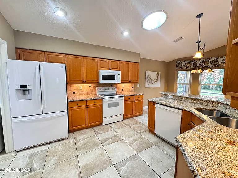 1315 Coconut Palm Cir — Photo 12