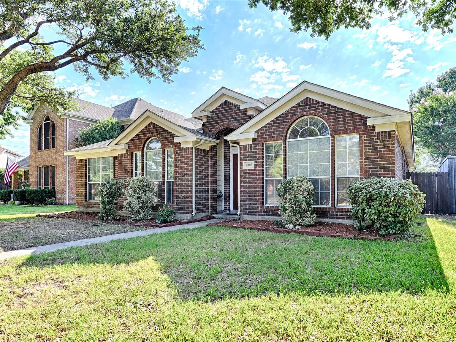 4 bed, 2070 sqft, $2,300 — Photo 3
