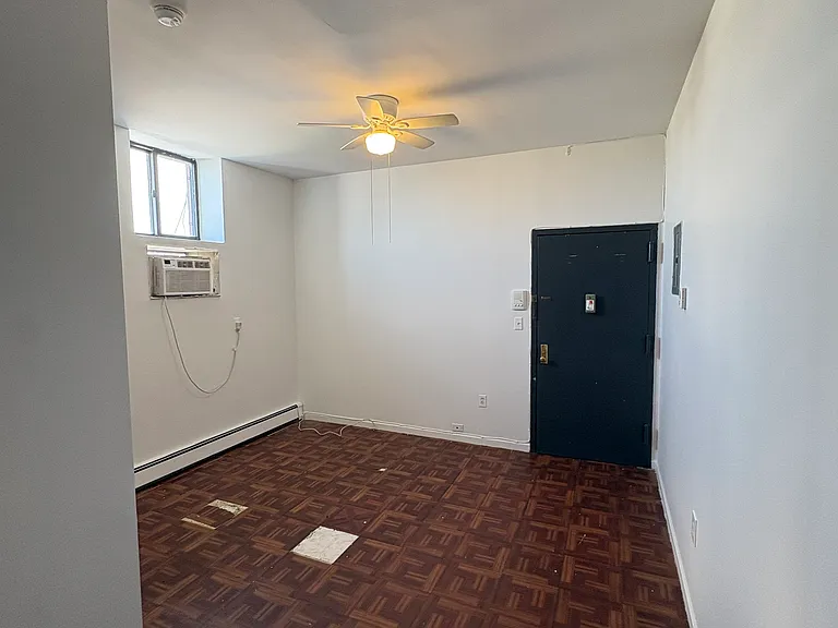 714 Seneca Ave #505 — Photo 3