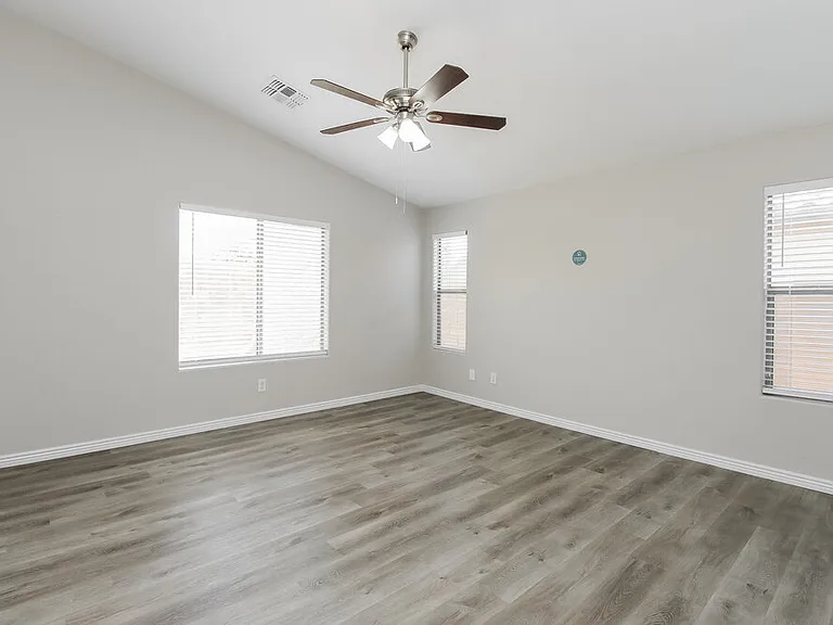 475 W Holstein Trl — Photo 7