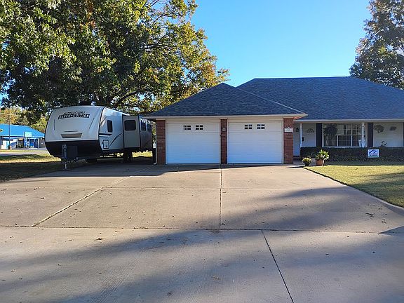 3 car driveway with RV space