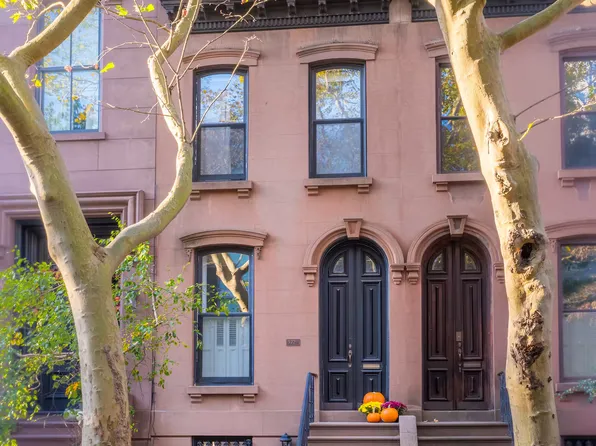 372 1/2 Pacific Street image 1 of 28