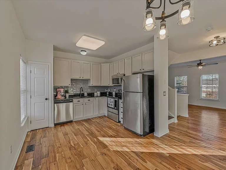 643 Huffine Manor Cir — Photo 6