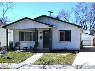 23321 Cayuga Ave photo 1