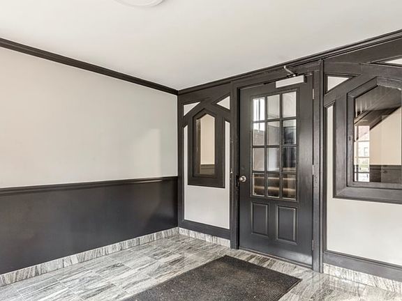 2nd image of 1210 E Hyde Park Blvd APT 1