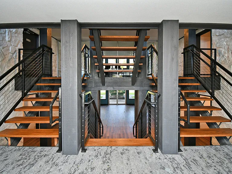 The Columns Apartments — Photo 9