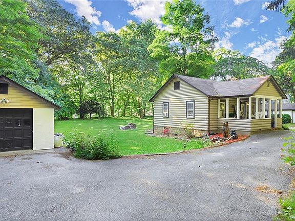 2nd image of 5 Peekskill Hollow Tpke