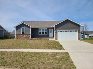 7825 Drakeshire Blvd, Almont, MI 48003