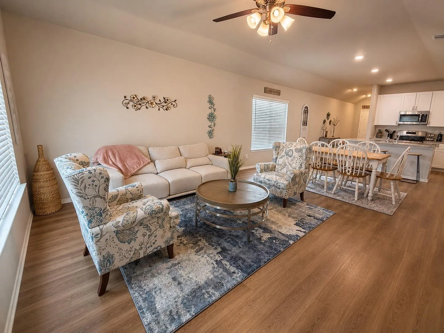 3 bed, 2.0 bath, 1424 sqft, $2,200 — Photo 4