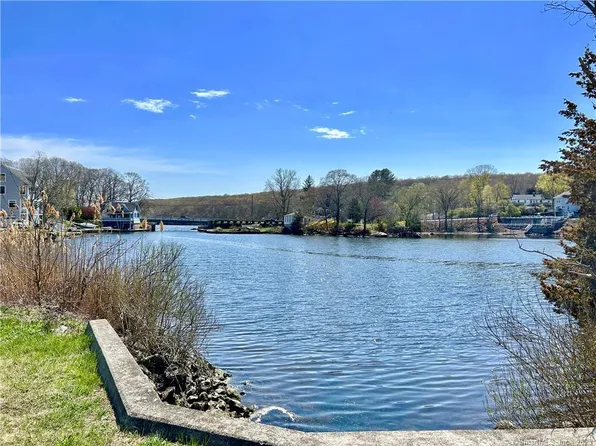 52 Gurley Road, Waterford, CT 06385