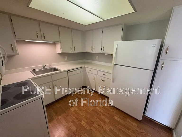 549 Fairways Dr #B — Photo 11