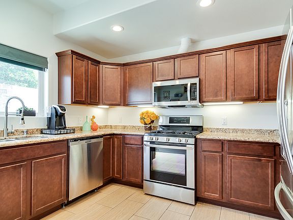3rd image of 1548 W Katella Ave #114