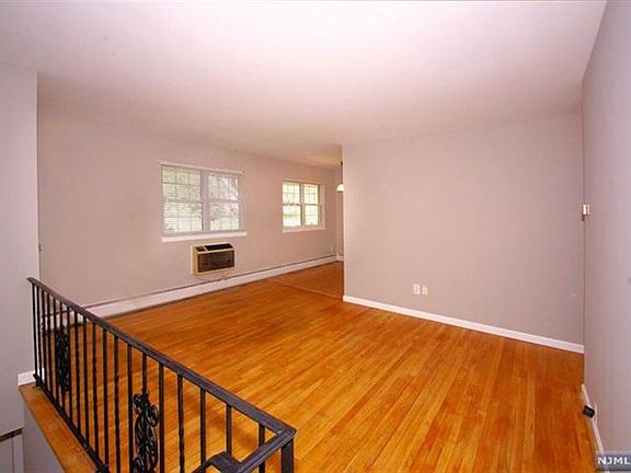 5th image of 306 Washington Dr