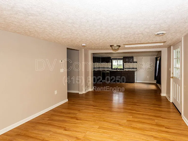 3332 Hiwood Ave — Photo 2