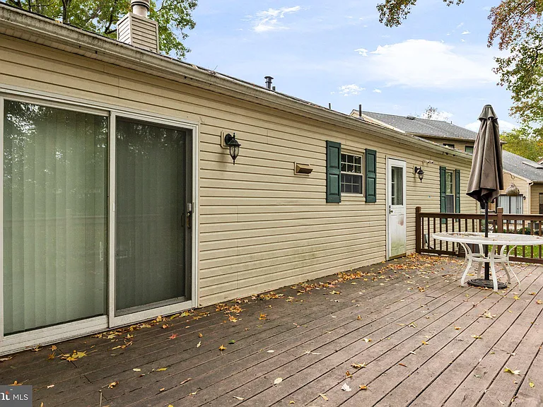 15 Embassy Dr — Photo 30