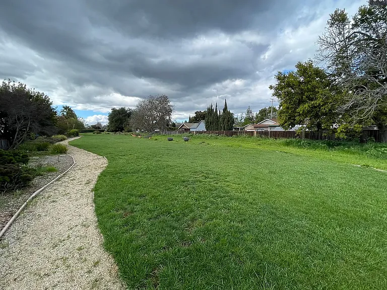 2114 Jennifer Ct — Photo 9