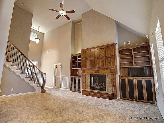 3rd image of 6611 S Silverthorne Ln