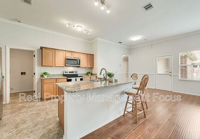 1004 Trickham Dr — Photo 11