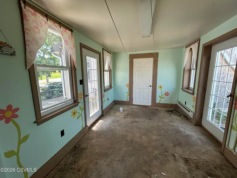 687 Hanselman Rd — Photo 36