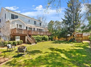 15 Meadow Marsh Ln, Old Greenwich, CT 06870
