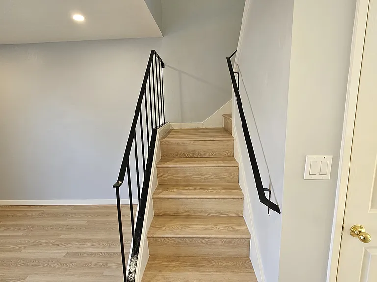 2055 Aldengate Way #4 — Photo 9