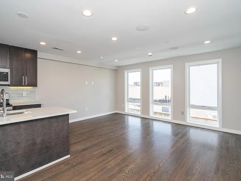 1432 Clymer St #3 — Photo 2