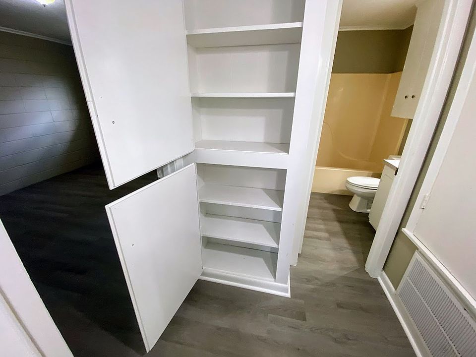 1st image of 419 Clarence St #4