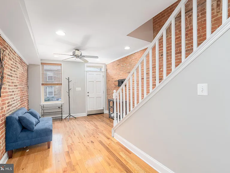 1825 Light St — Photo 3