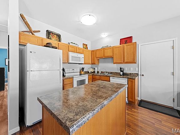 3rd image of 978 San Luis Dr