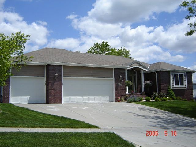 Pristine walk-out ranch