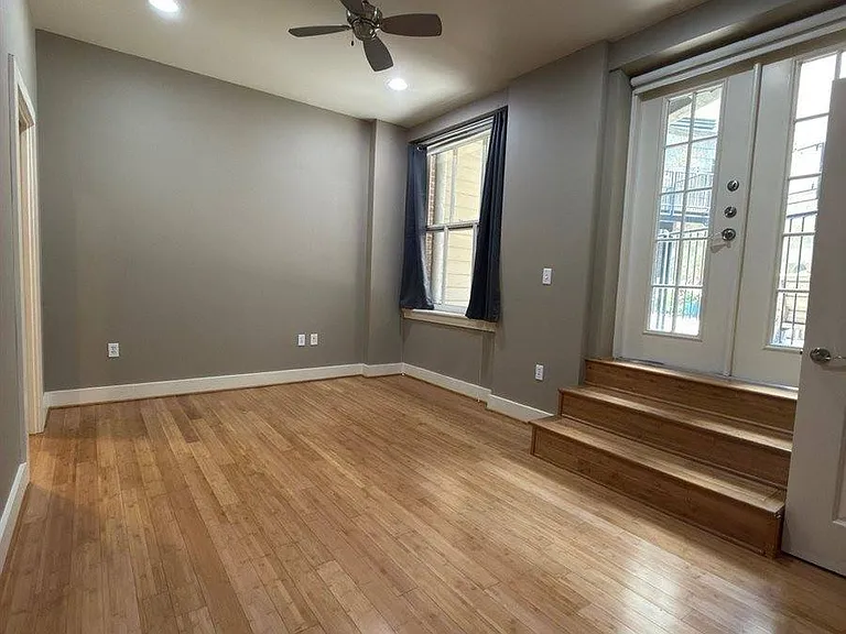 411 W 7th St #202 — Photo 10