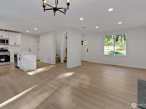 4th image of 210 Tiedeman Road NW