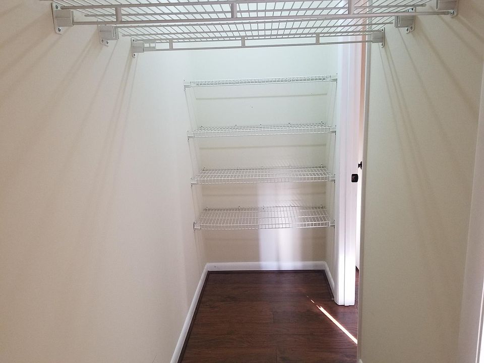 Spacious/double size walk-in closet