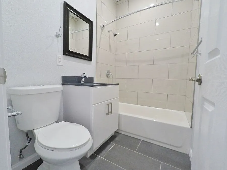 1 Month Free! Remodeled 1BR w/ Modern Kitchen in Vibrant Uptown — Photo 4