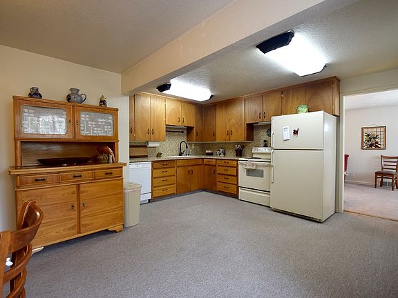 3rd image of 1460 Ponderosa Dr